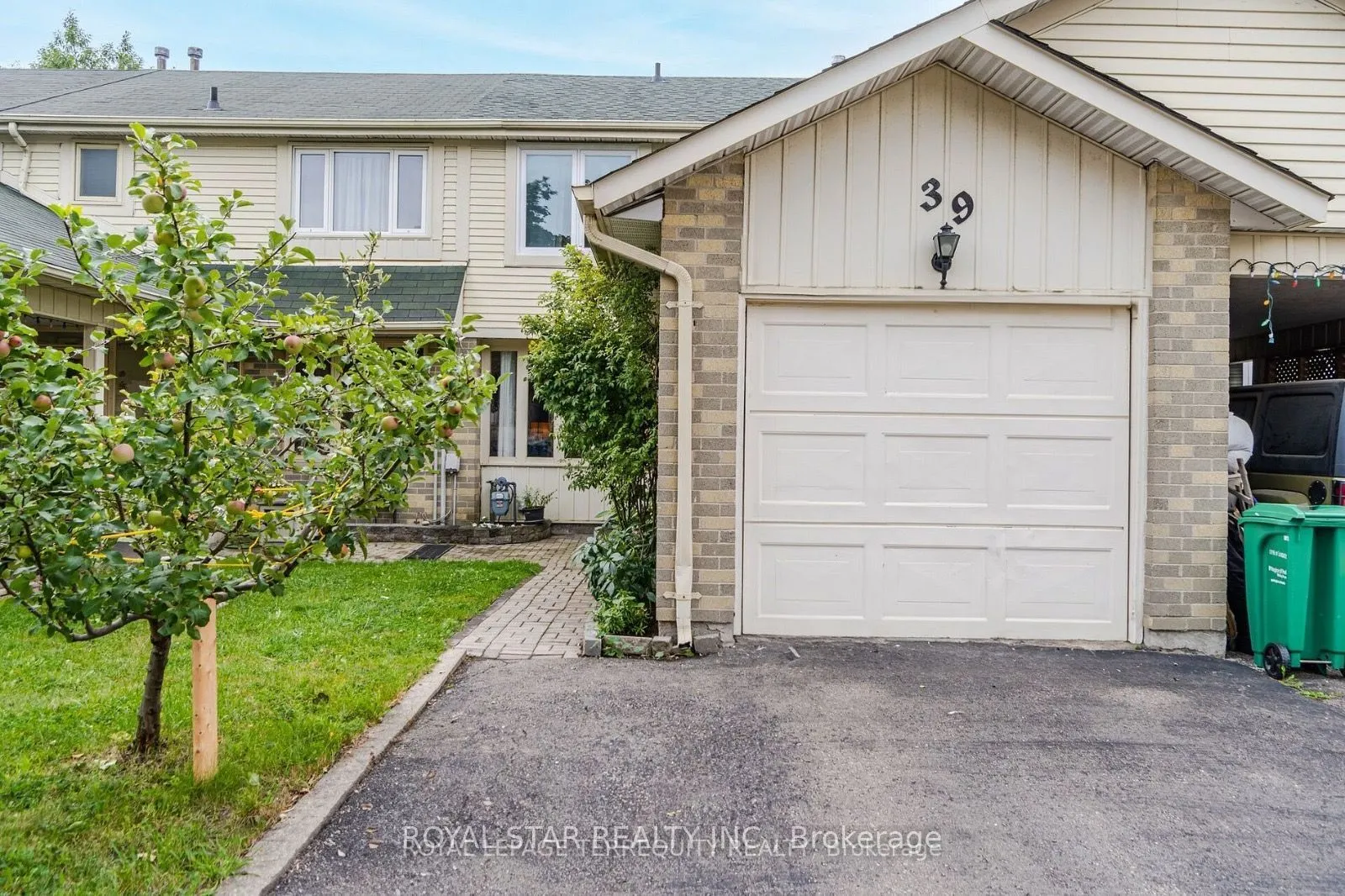 39 Courtleigh Square