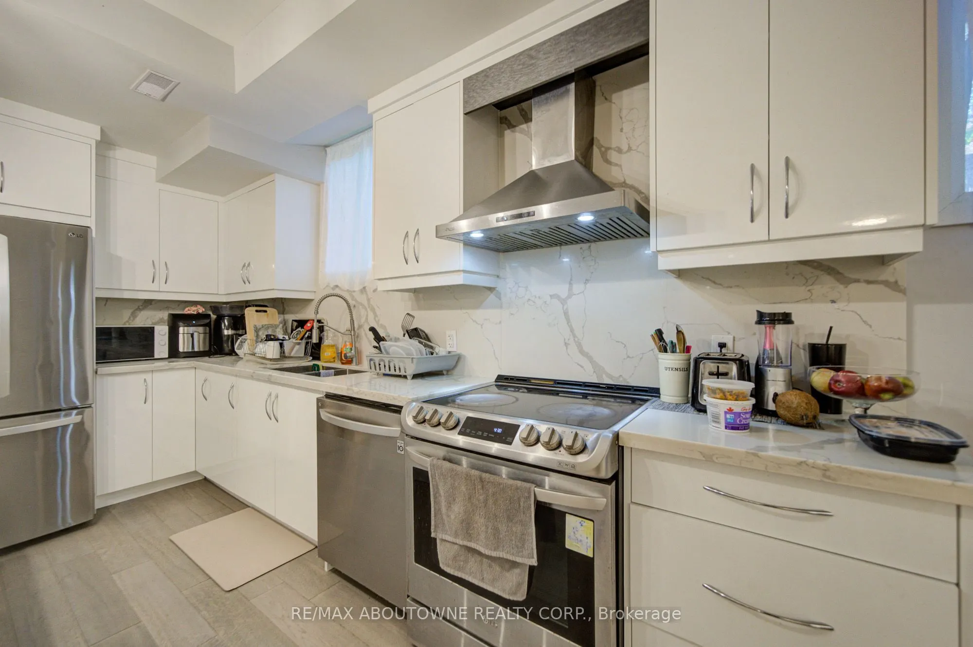 1525 Kenmuir Avenue
