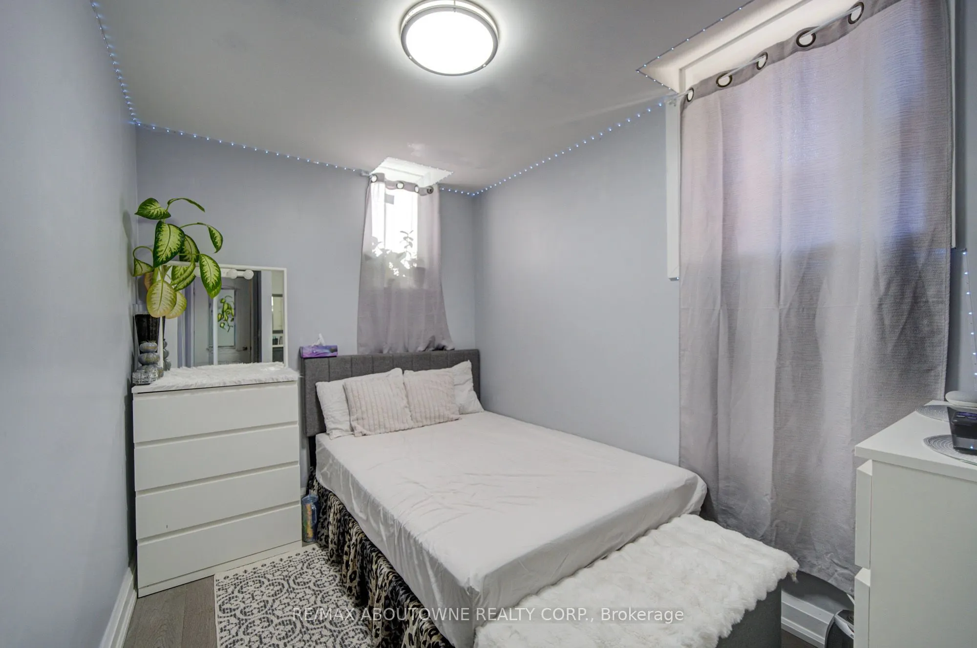 1525 Kenmuir Avenue