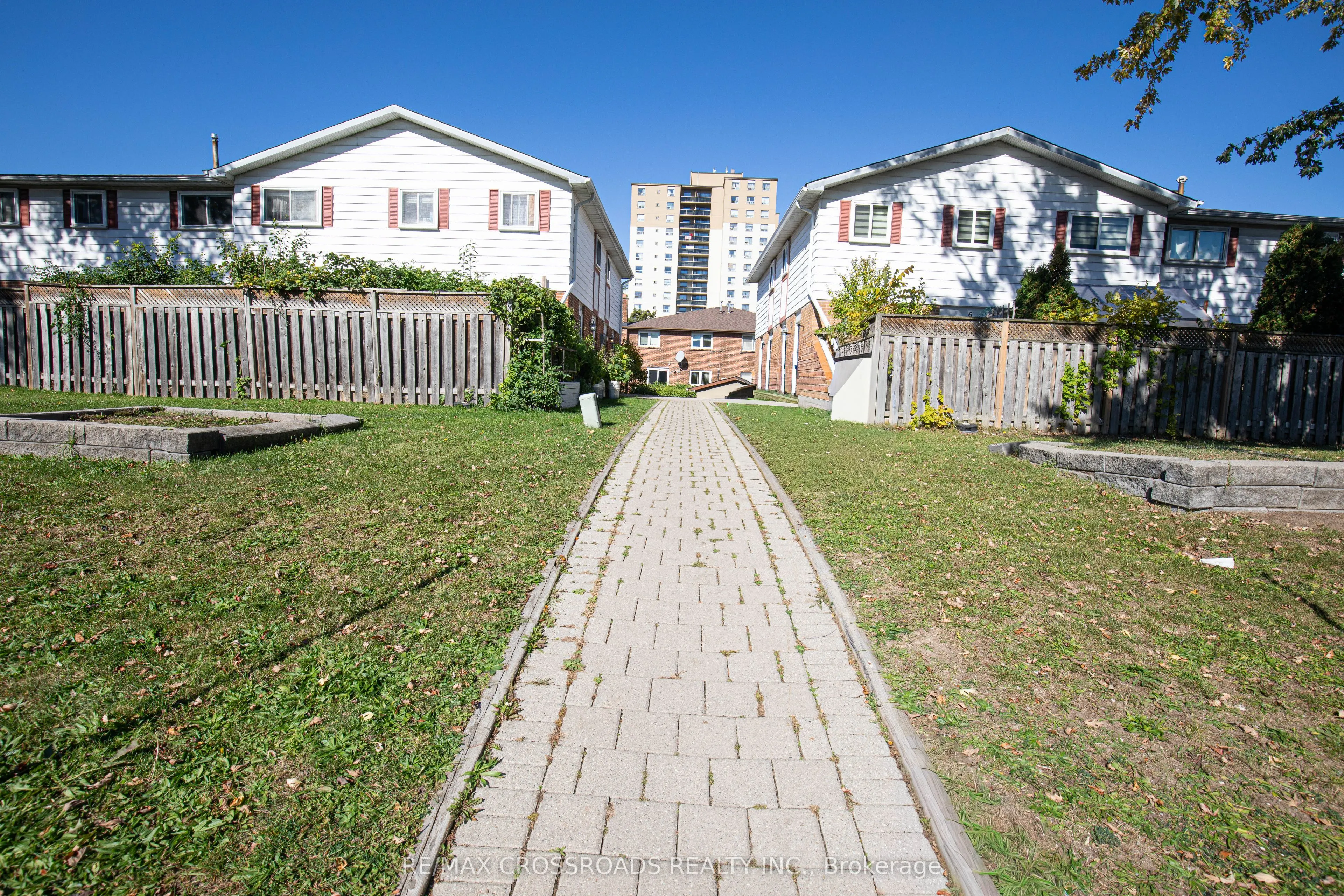 10 Bur Oak Way #23