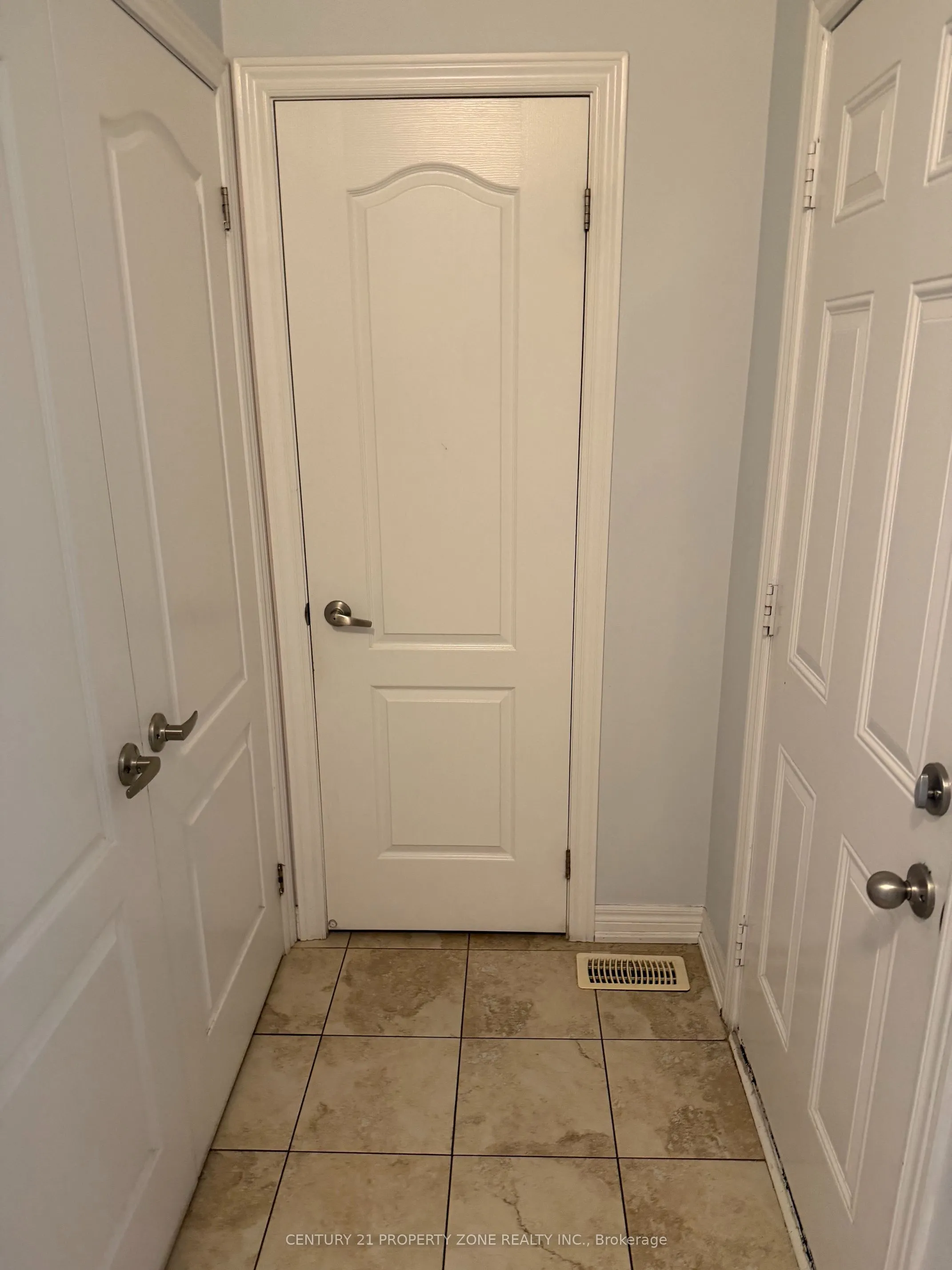 8 Lanark Circle