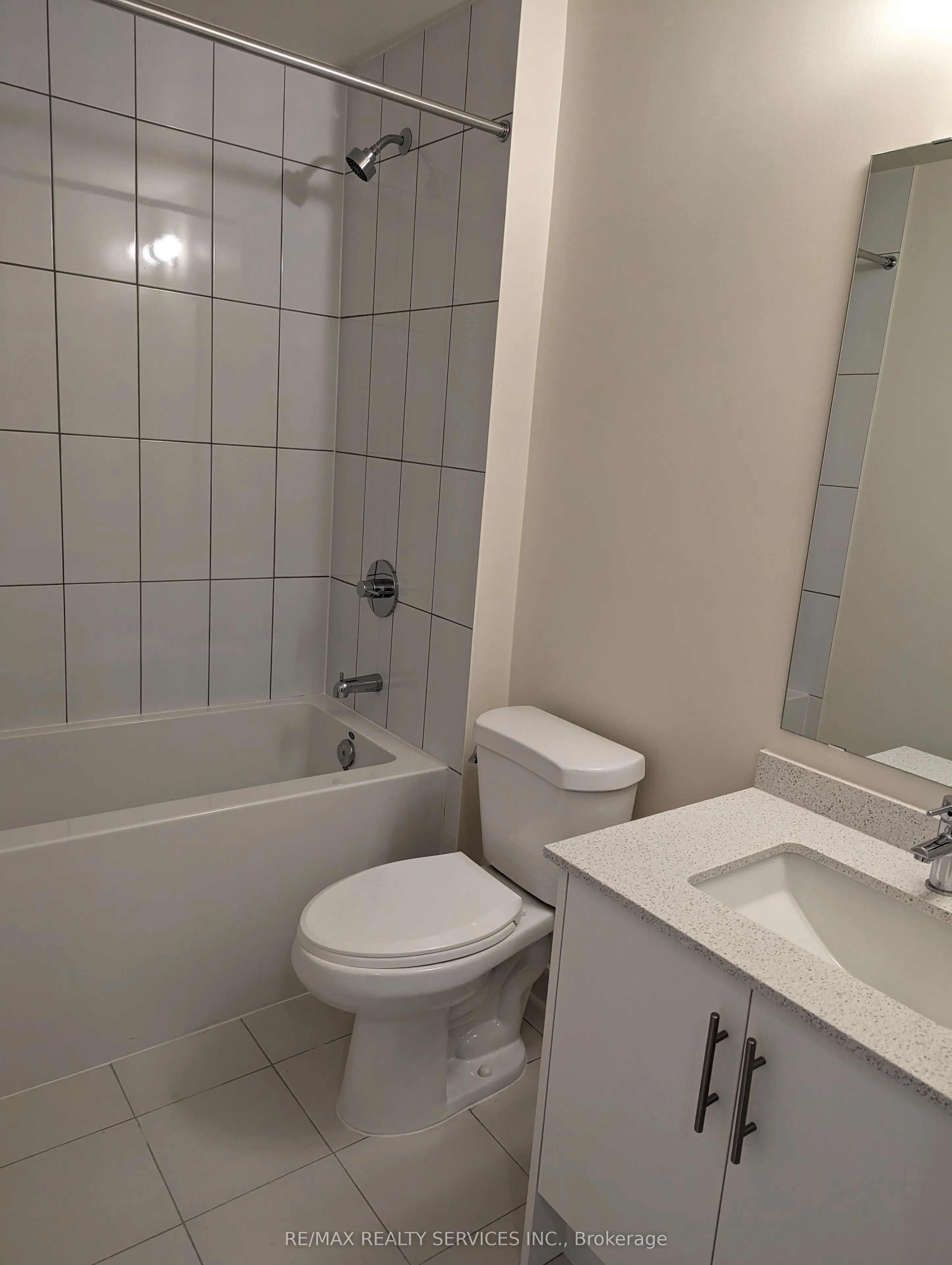 509 Dundas Street W #516
