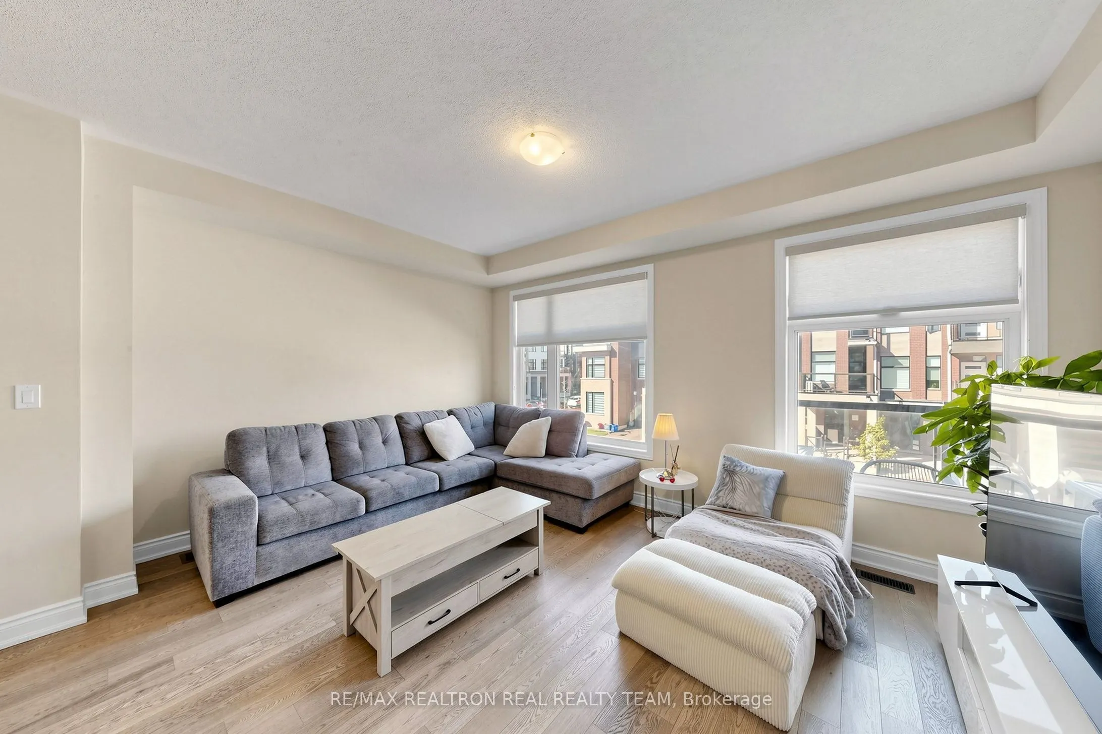 1284 Dempster Lane
