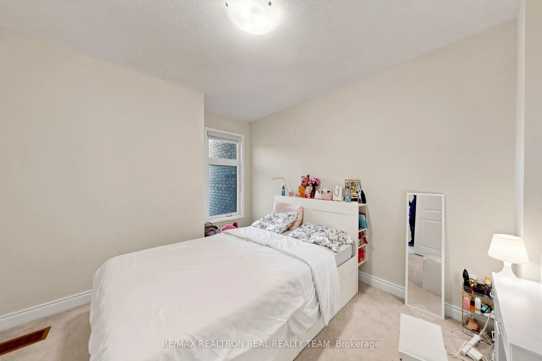 1284 Dempster Lane