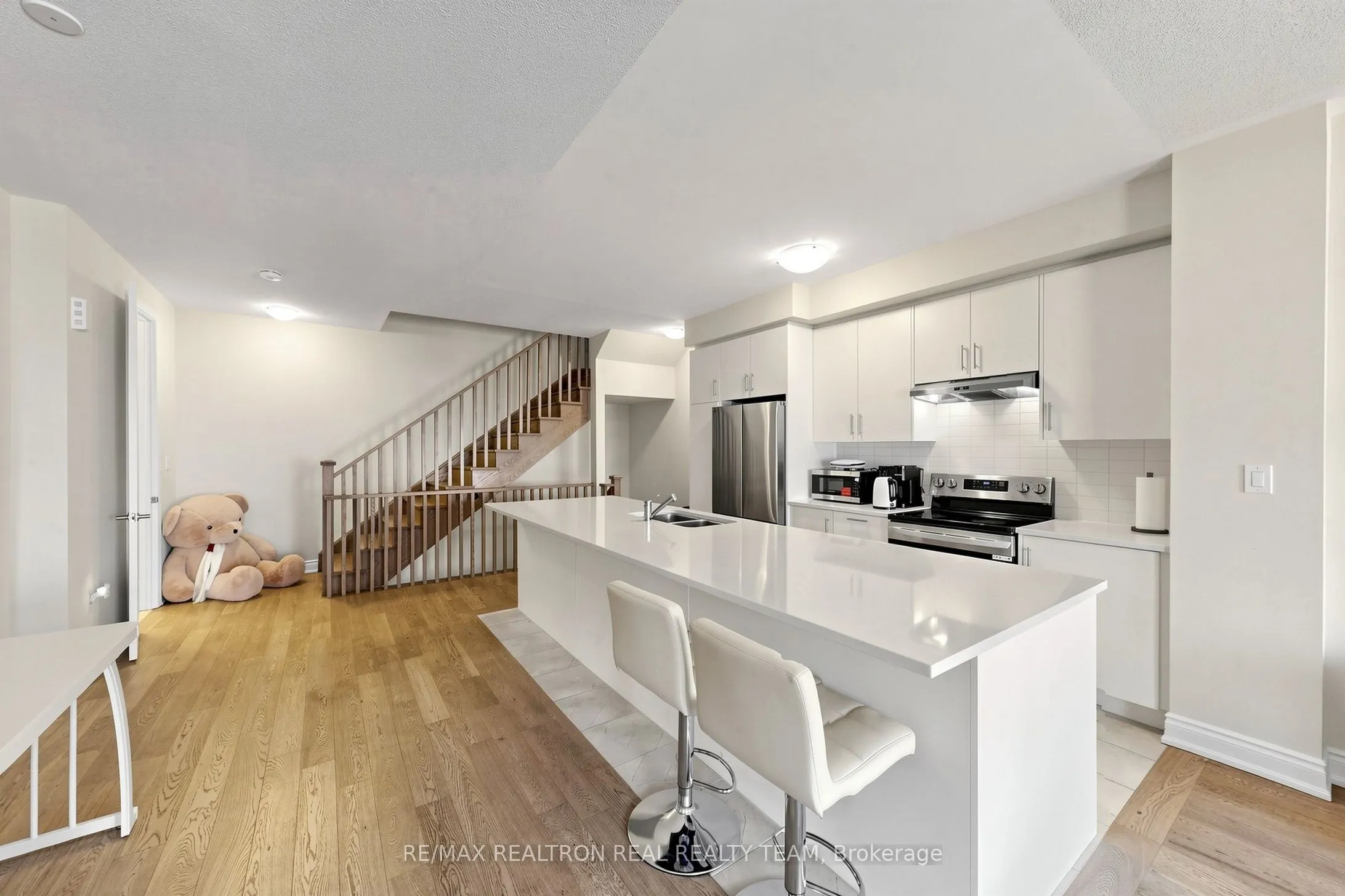 1284 Dempster Lane