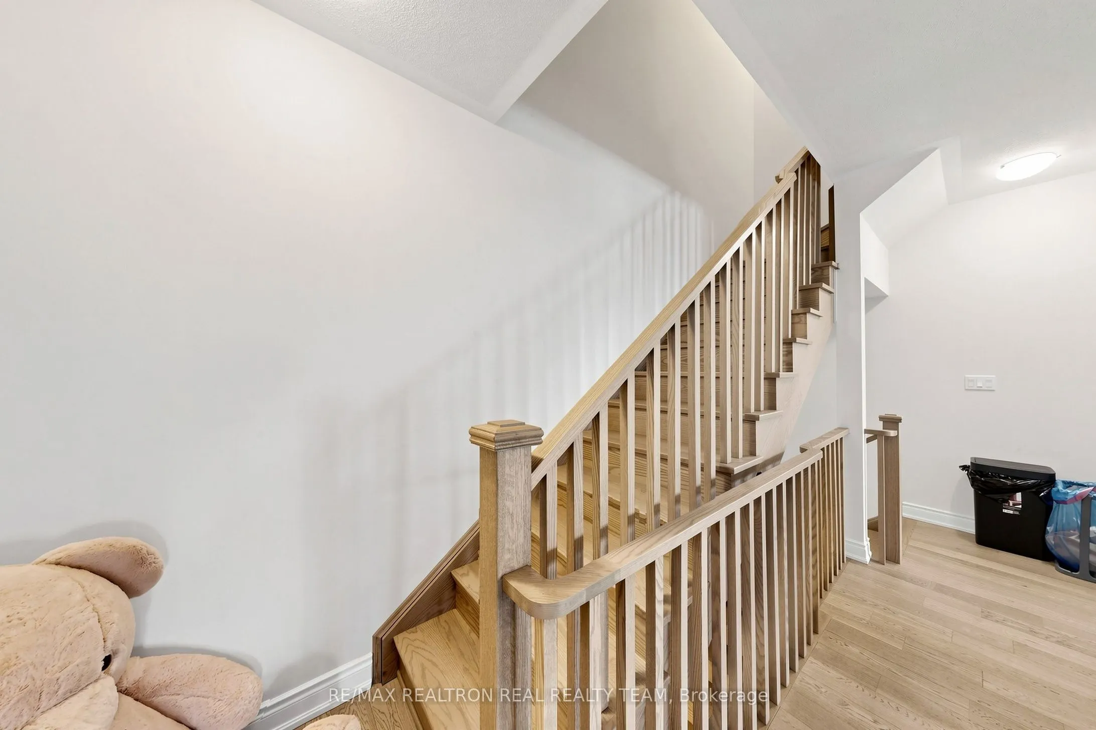 1284 Dempster Lane