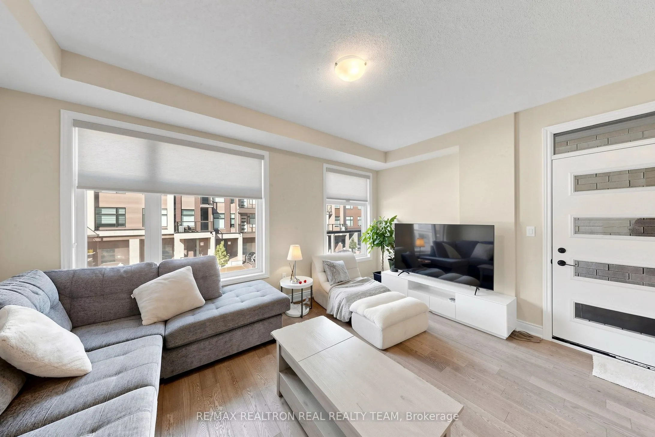1284 Dempster Lane