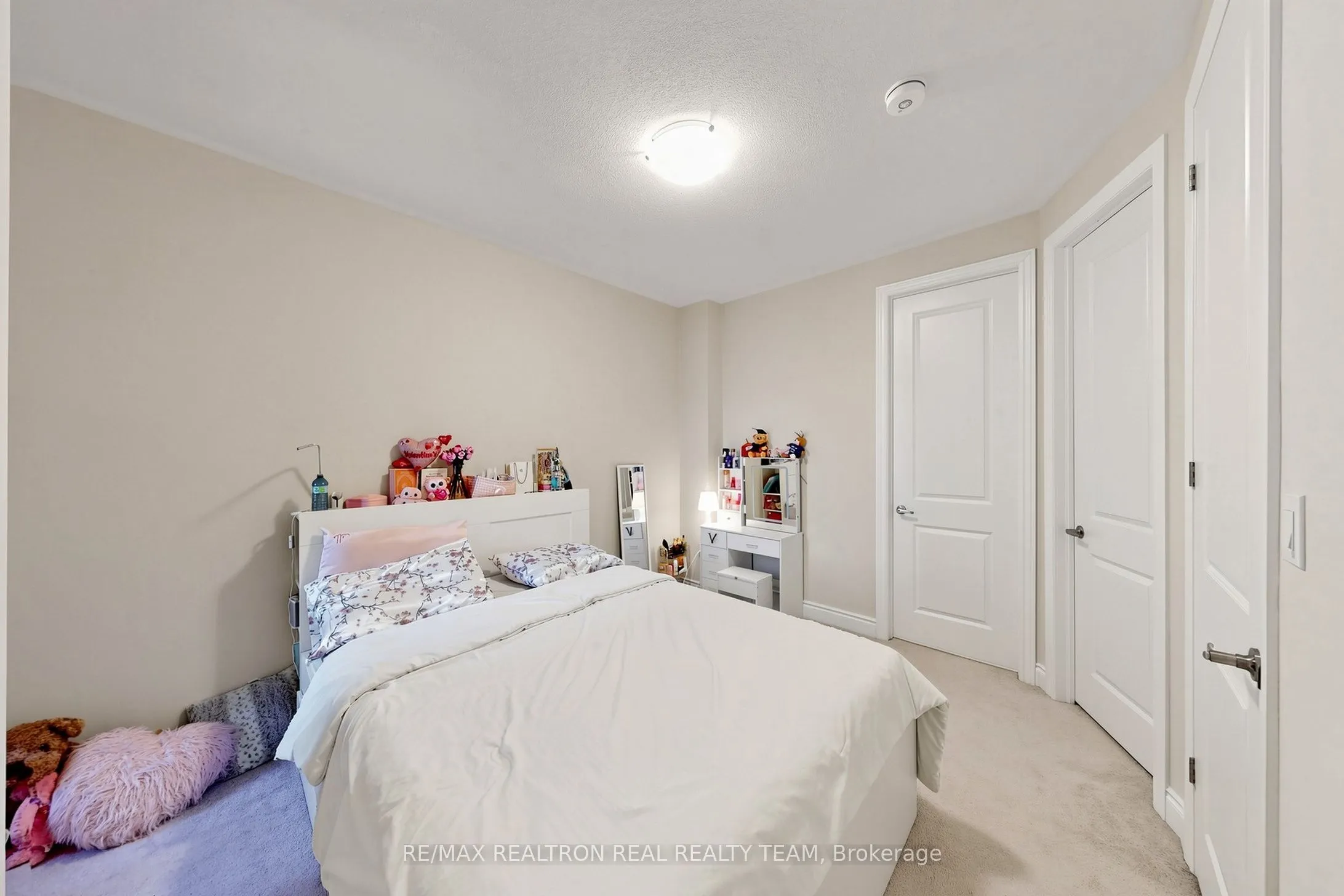 1284 Dempster Lane