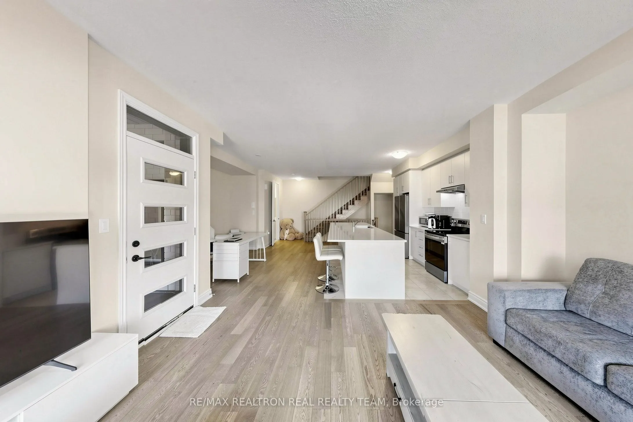 1284 Dempster Lane