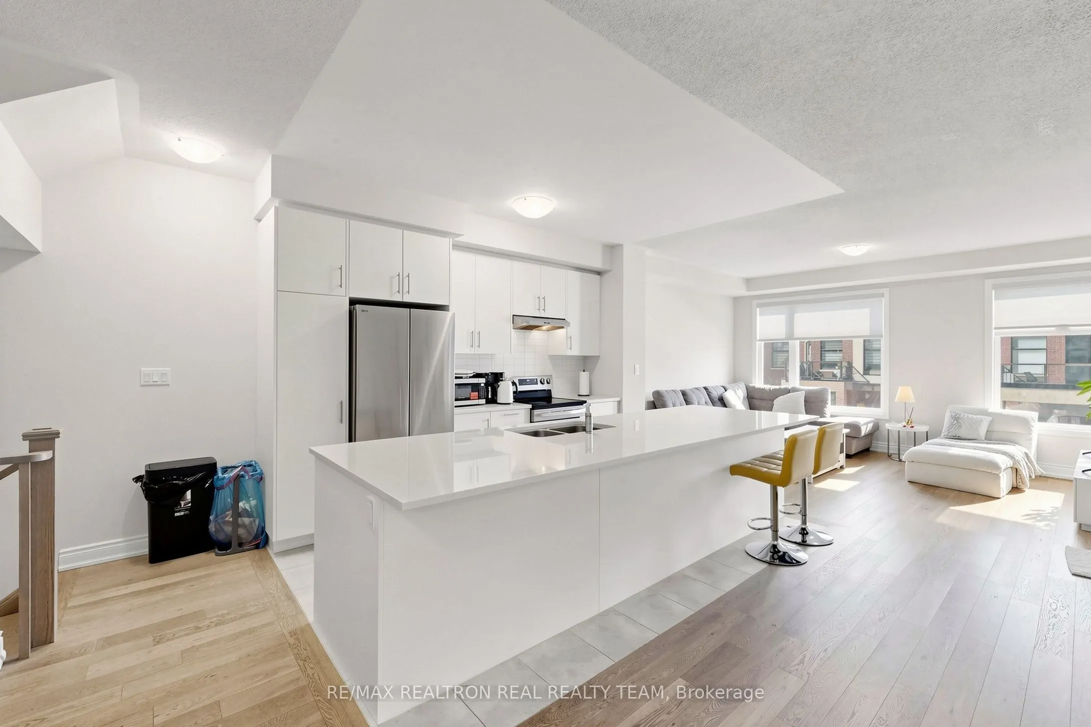1284 Dempster Lane