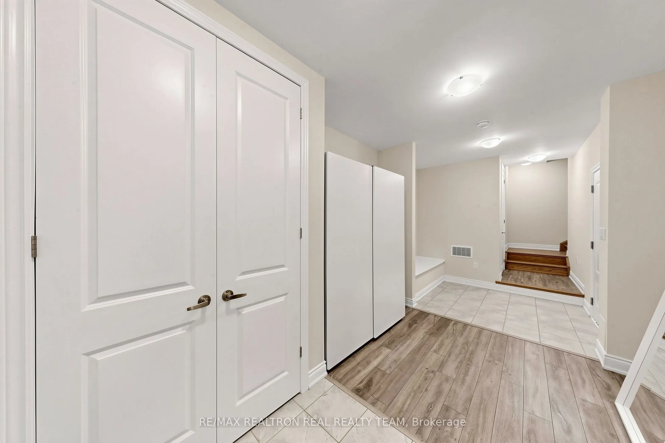 1284 Dempster Lane