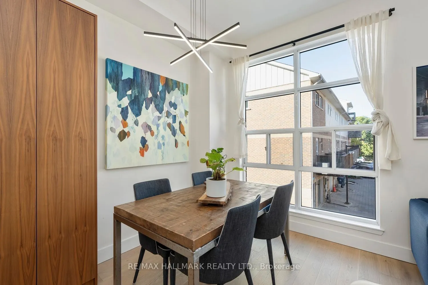 39 Dekoven Mews #4