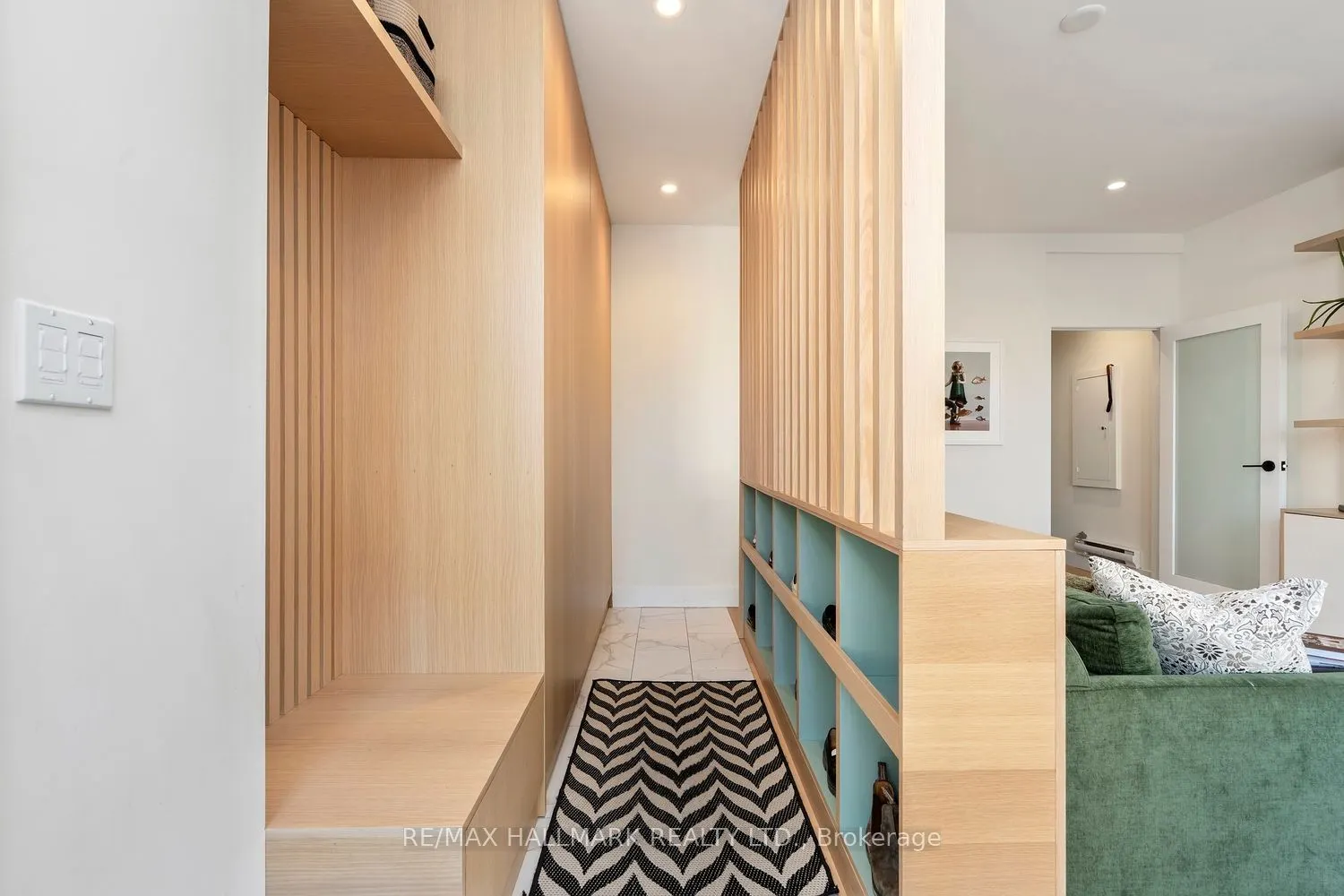 39 Dekoven Mews #4