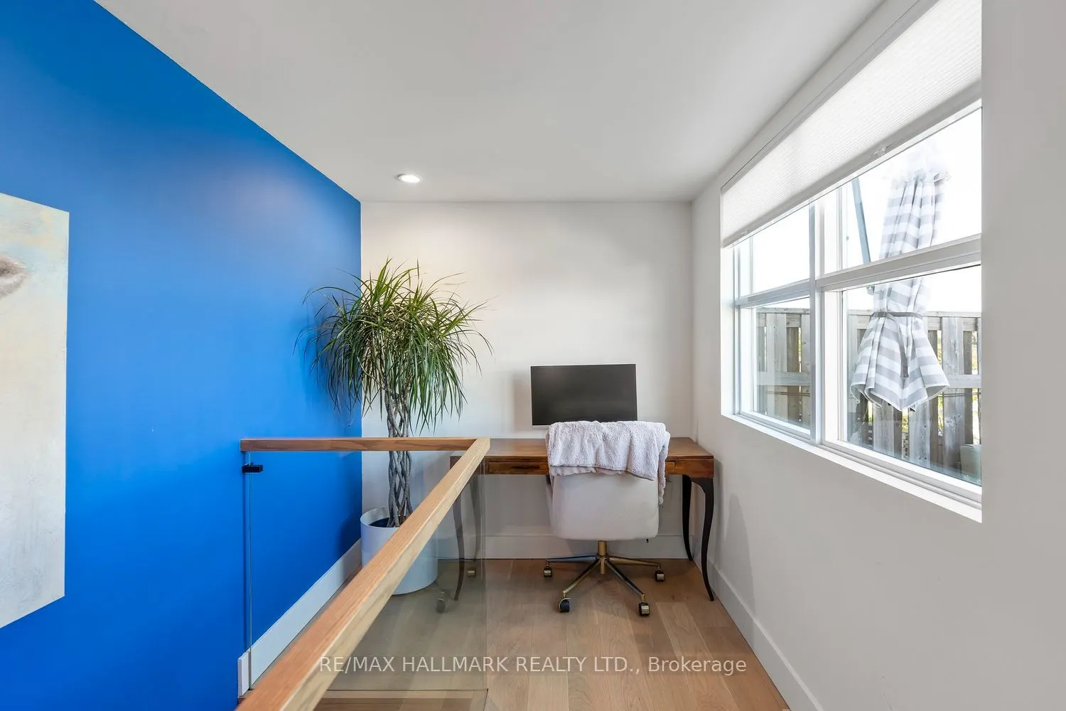 39 Dekoven Mews #4