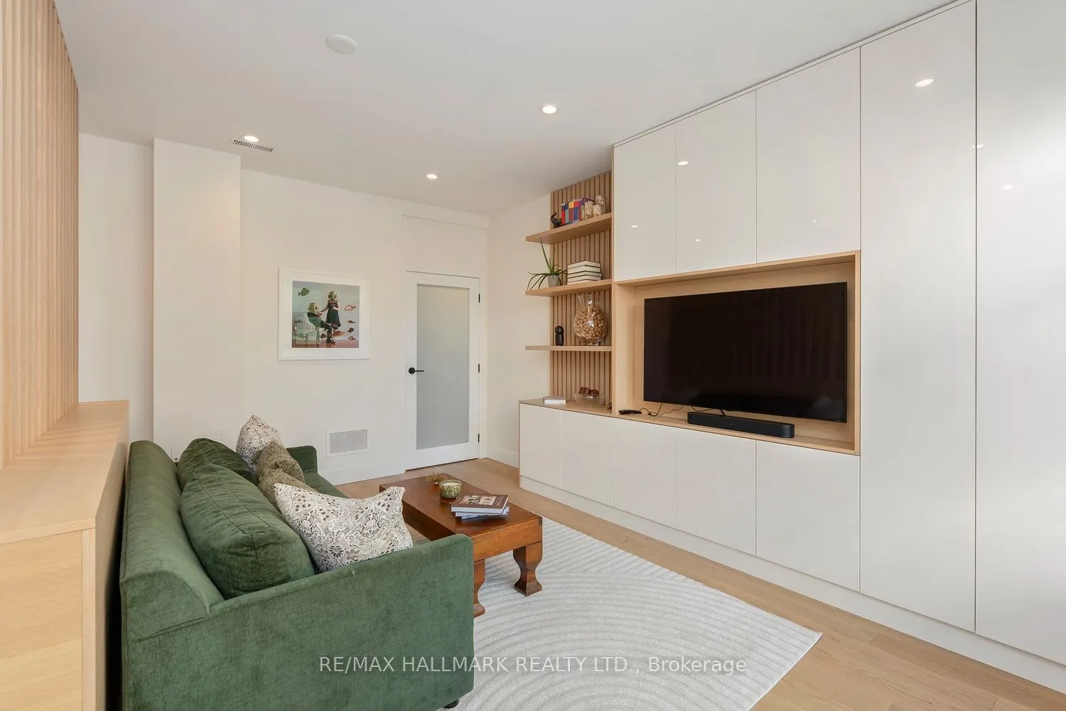 39 Dekoven Mews #4