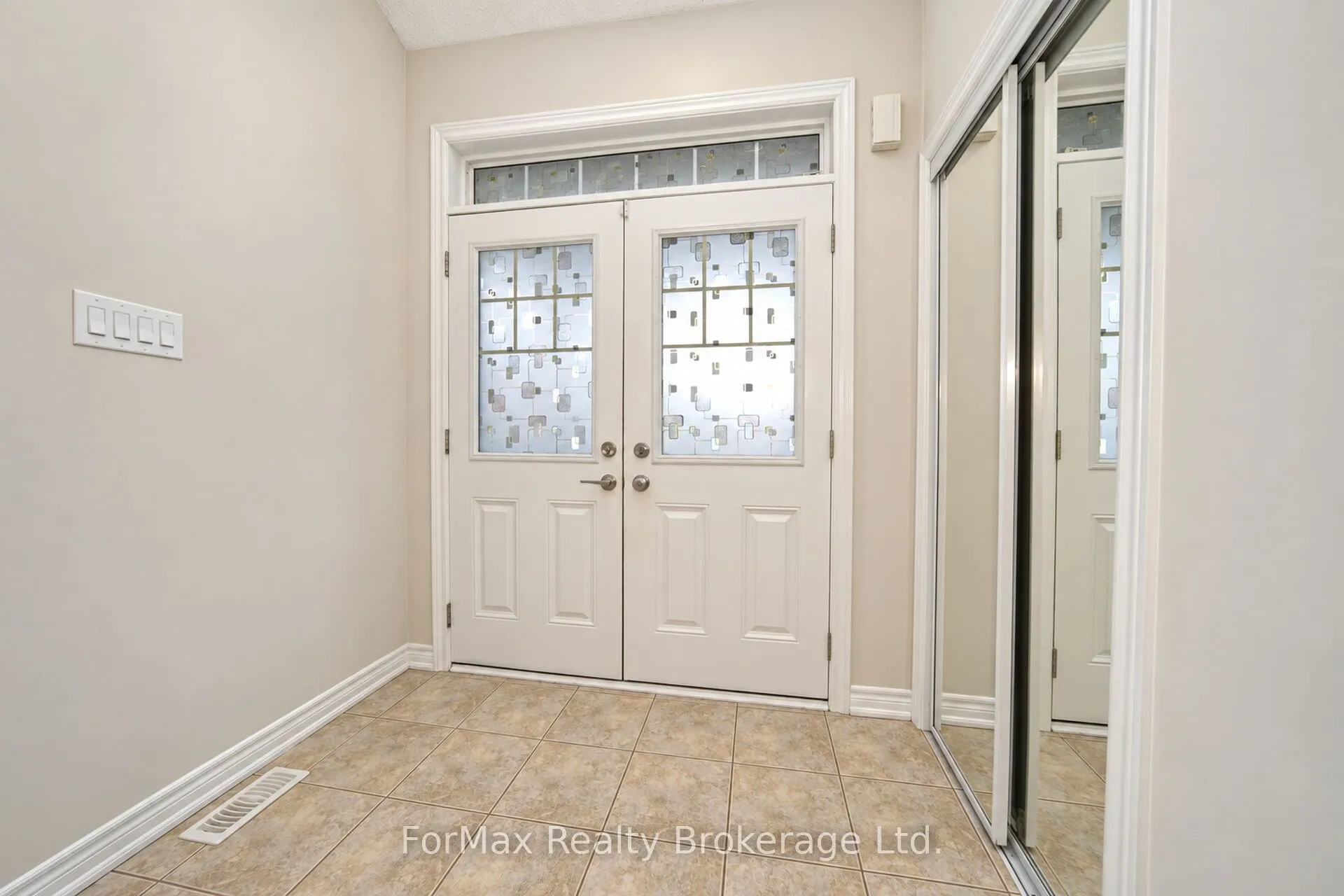 118 Naperton Drive