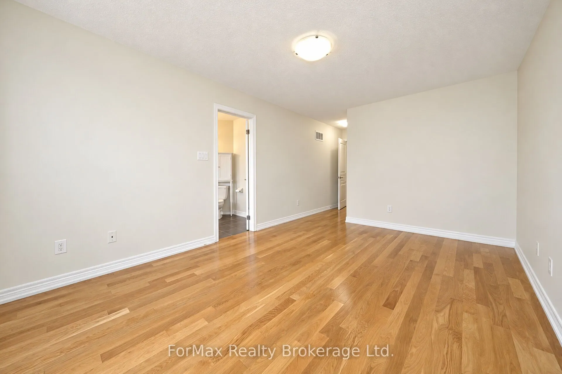 118 Naperton Drive