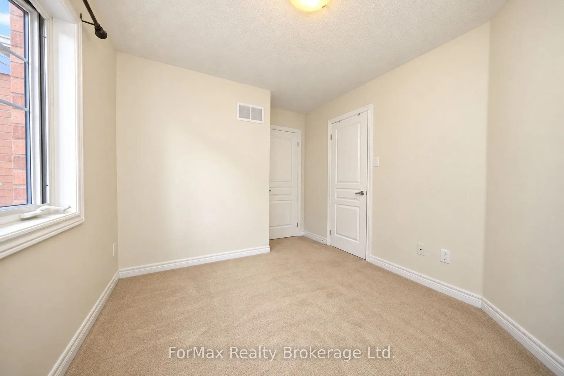 118 Naperton Drive