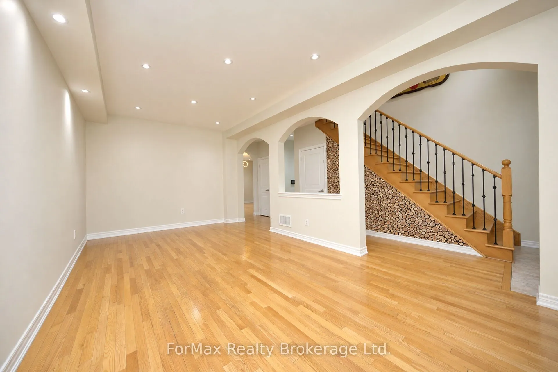 118 Naperton Drive