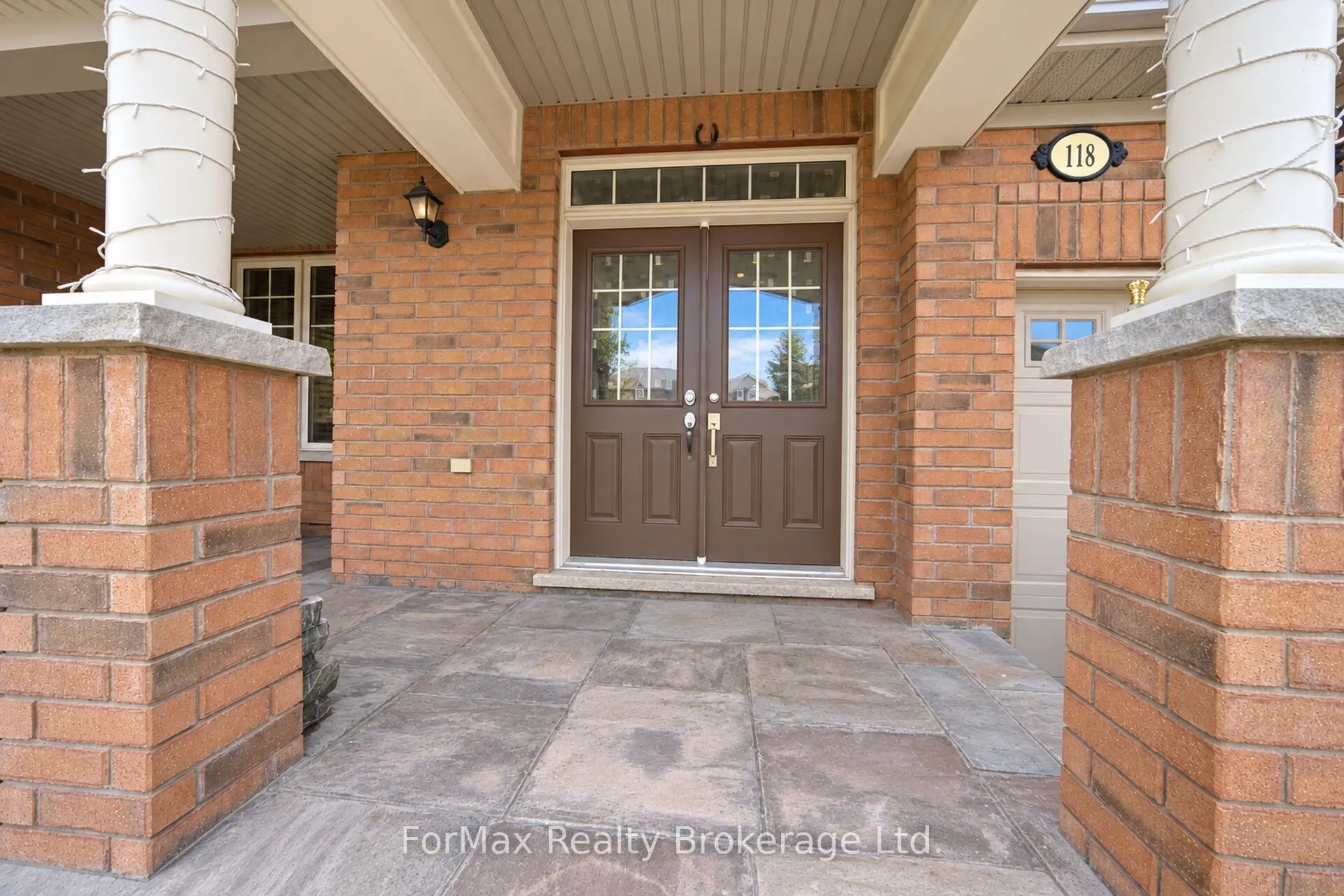 118 Naperton Drive