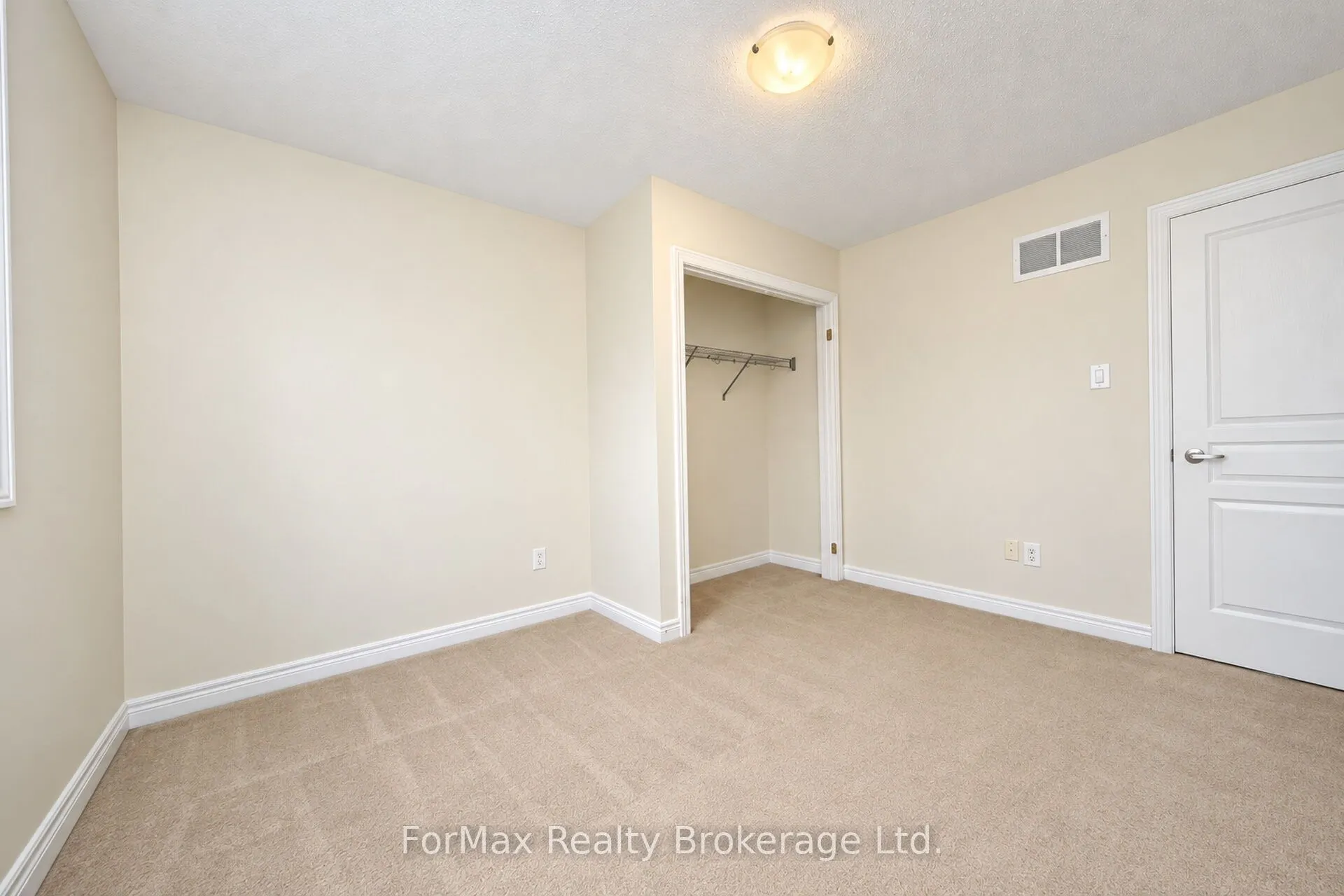 118 Naperton Drive