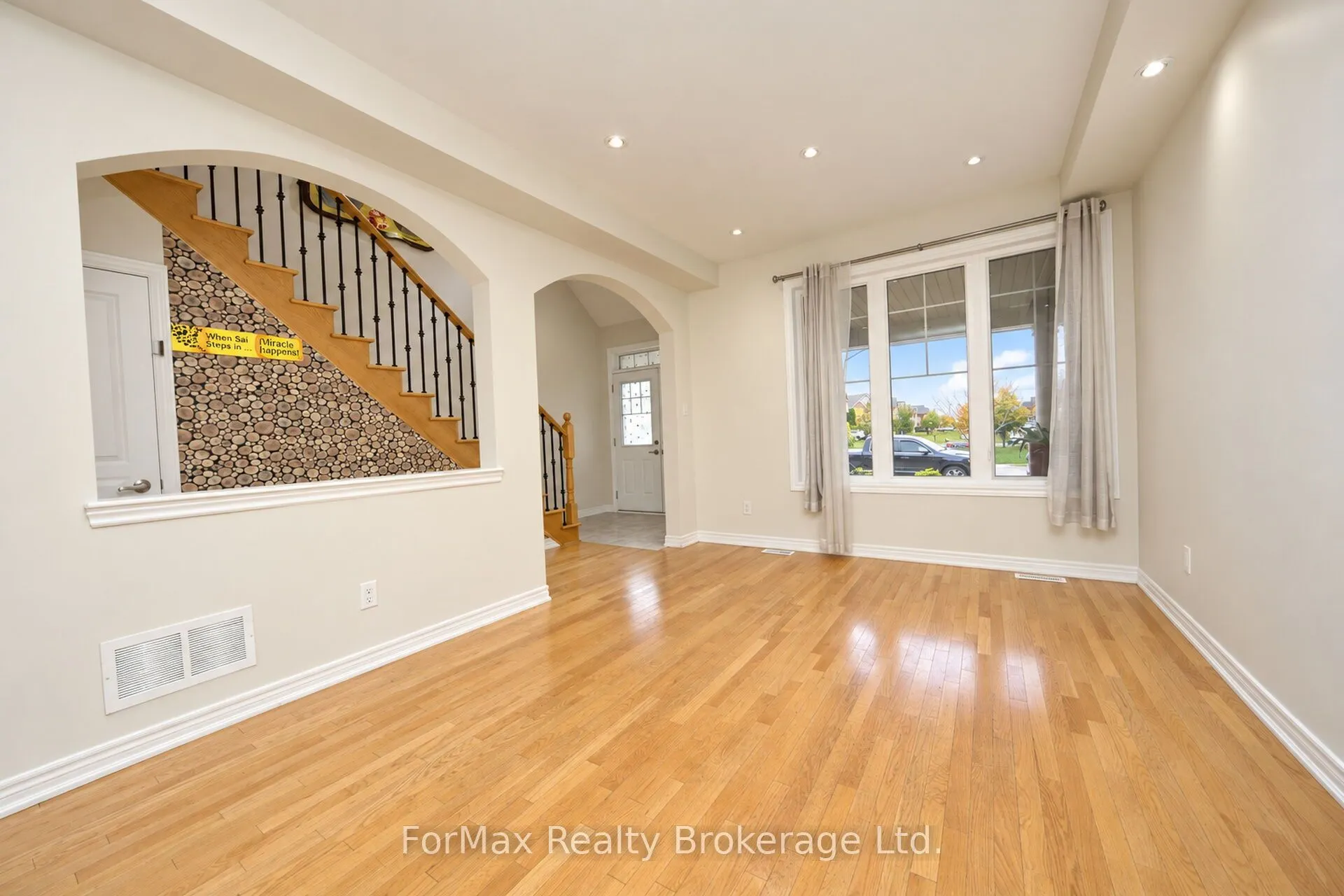 118 Naperton Drive