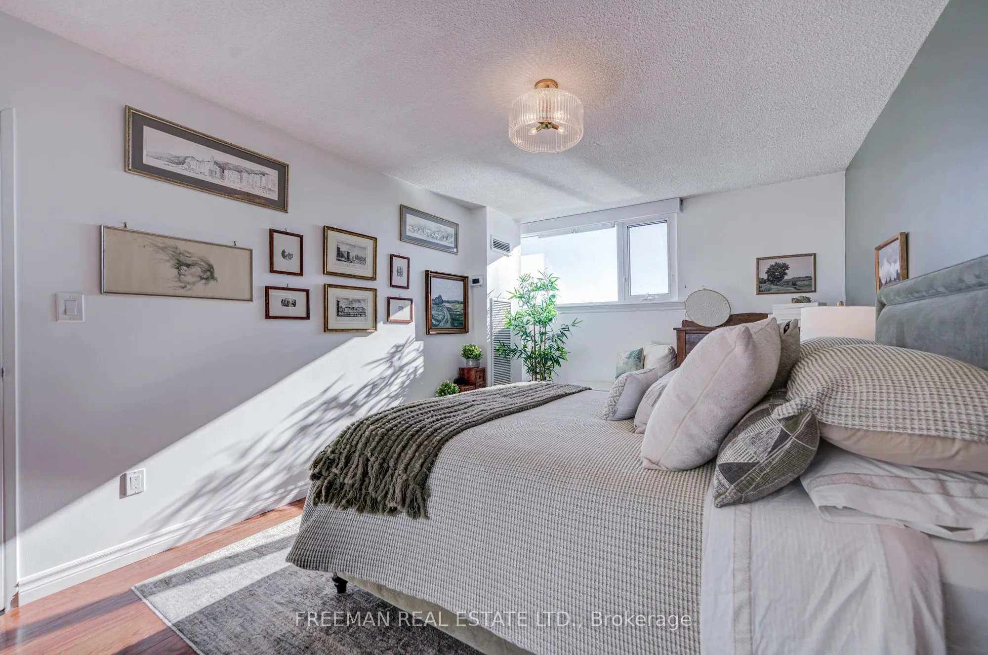 240 Scarlett Road #1612