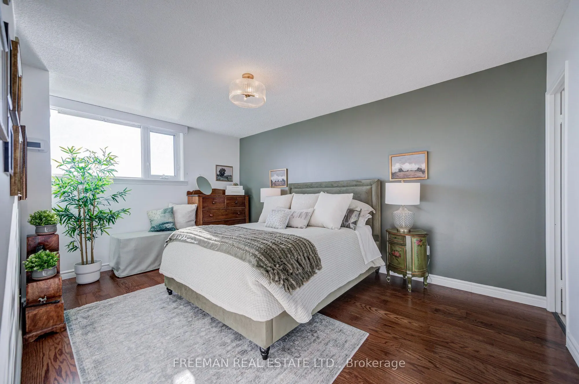 240 Scarlett Road #1612