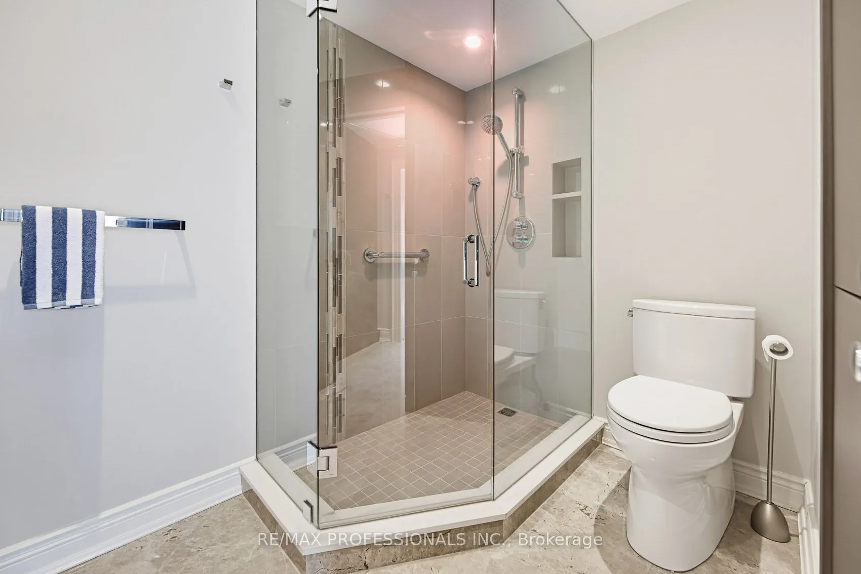 1271 Walden Circle #304
