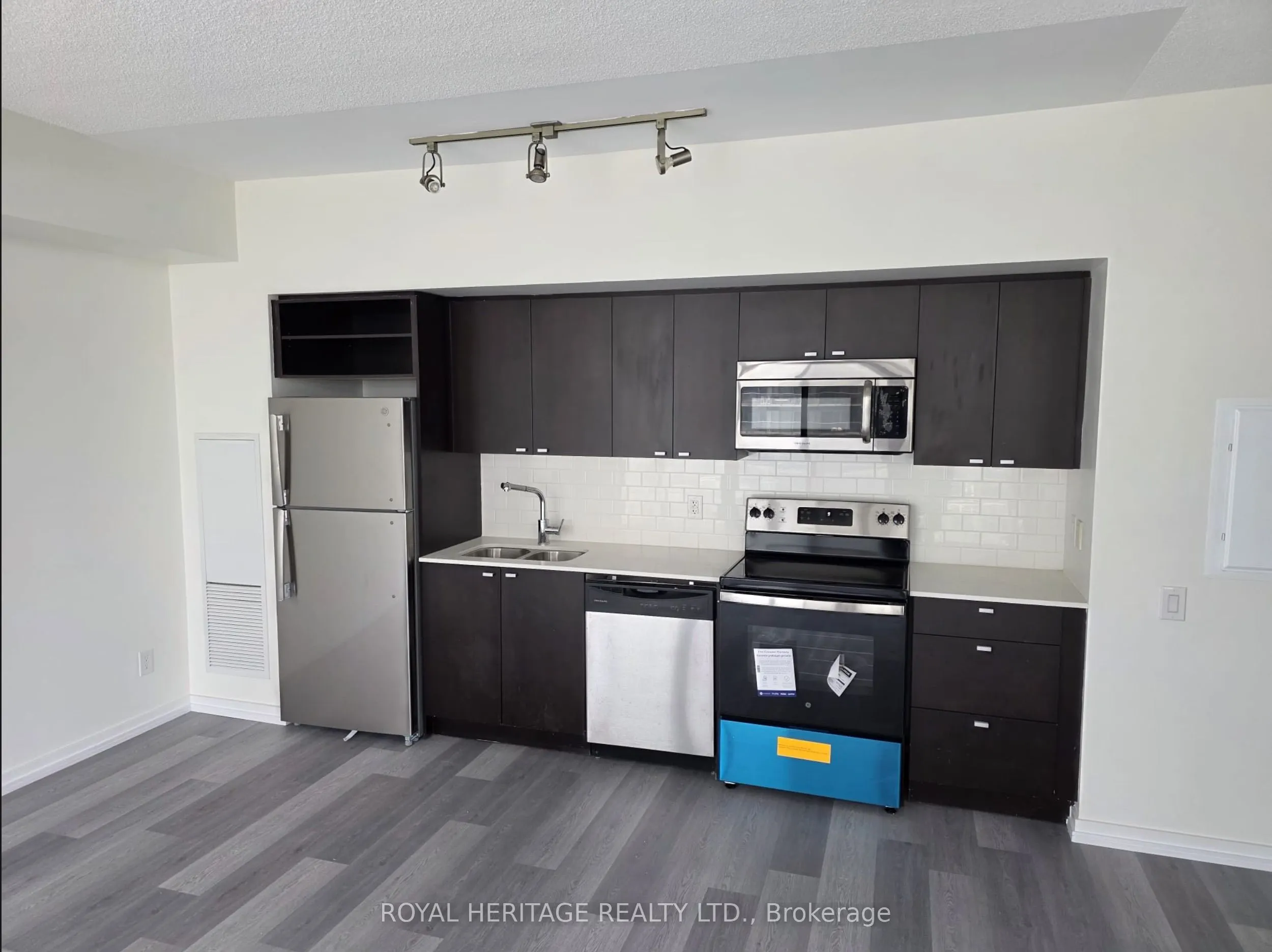 105 Queensway Avenue #1216