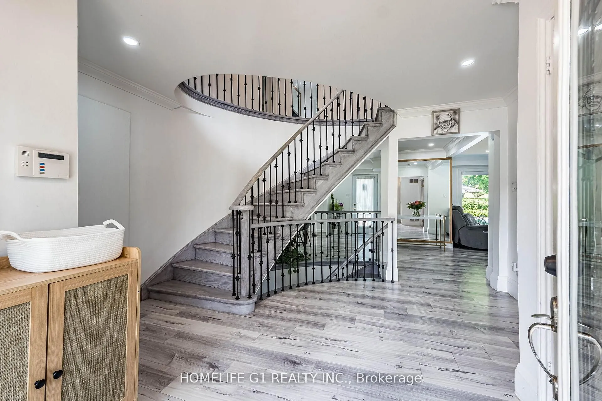17 Crescent Hill Drive S