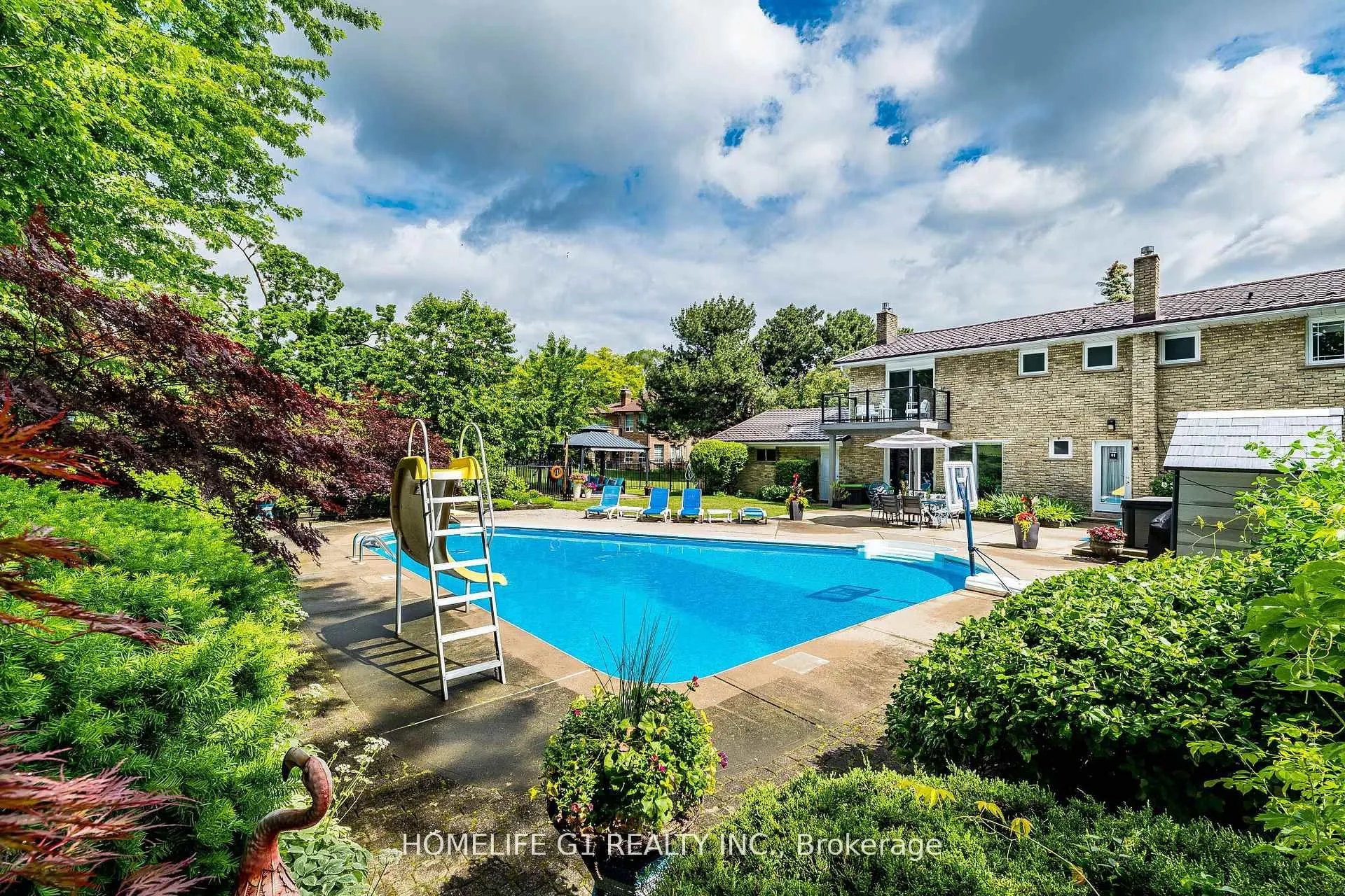 17 Crescent Hill Drive S