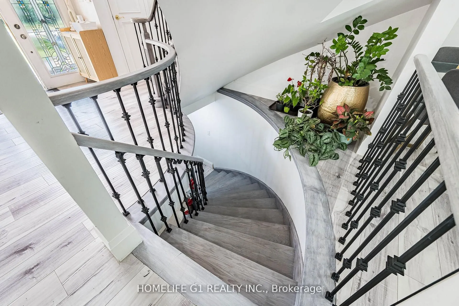 17 Crescent Hill Drive S