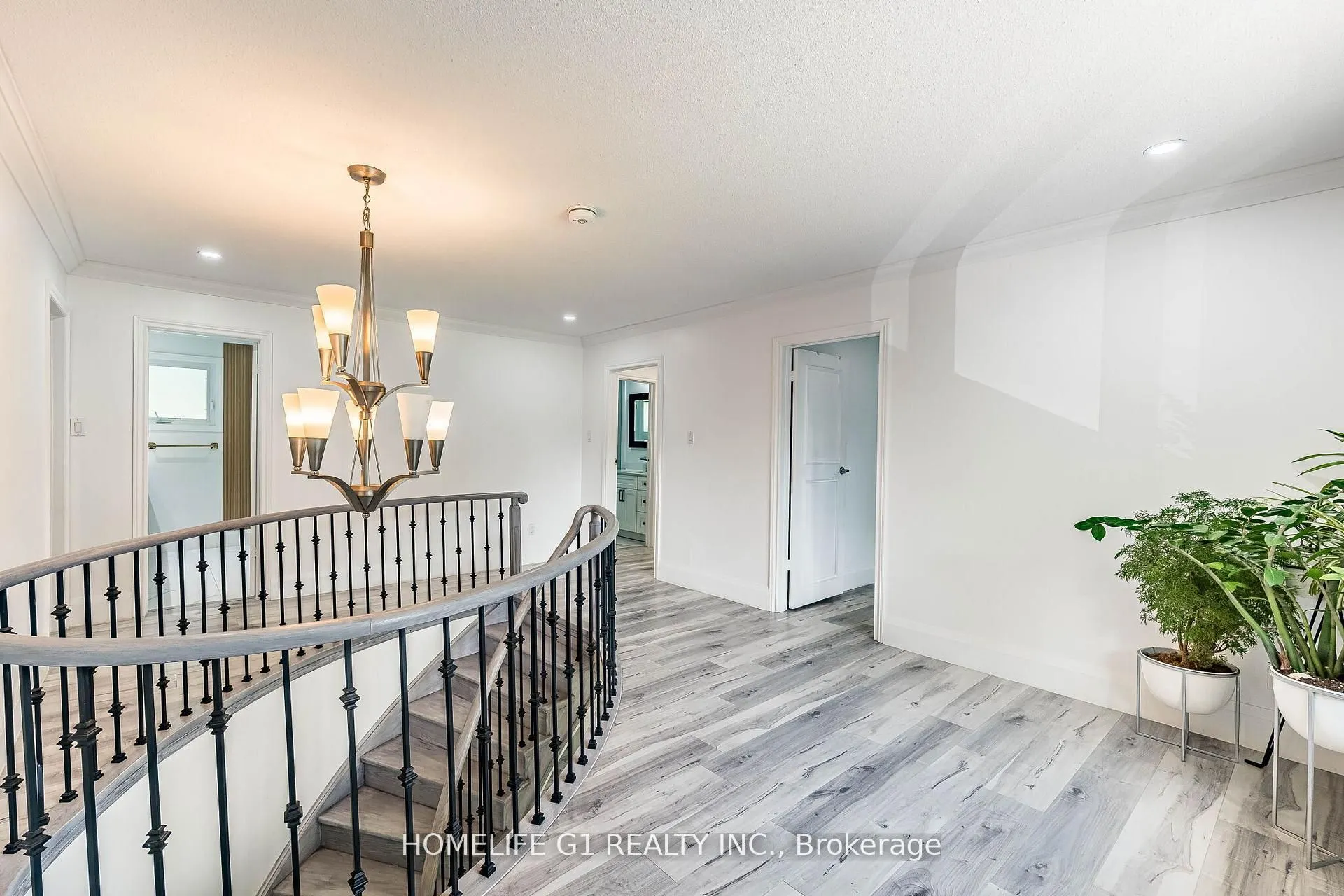 17 Crescent Hill Drive S