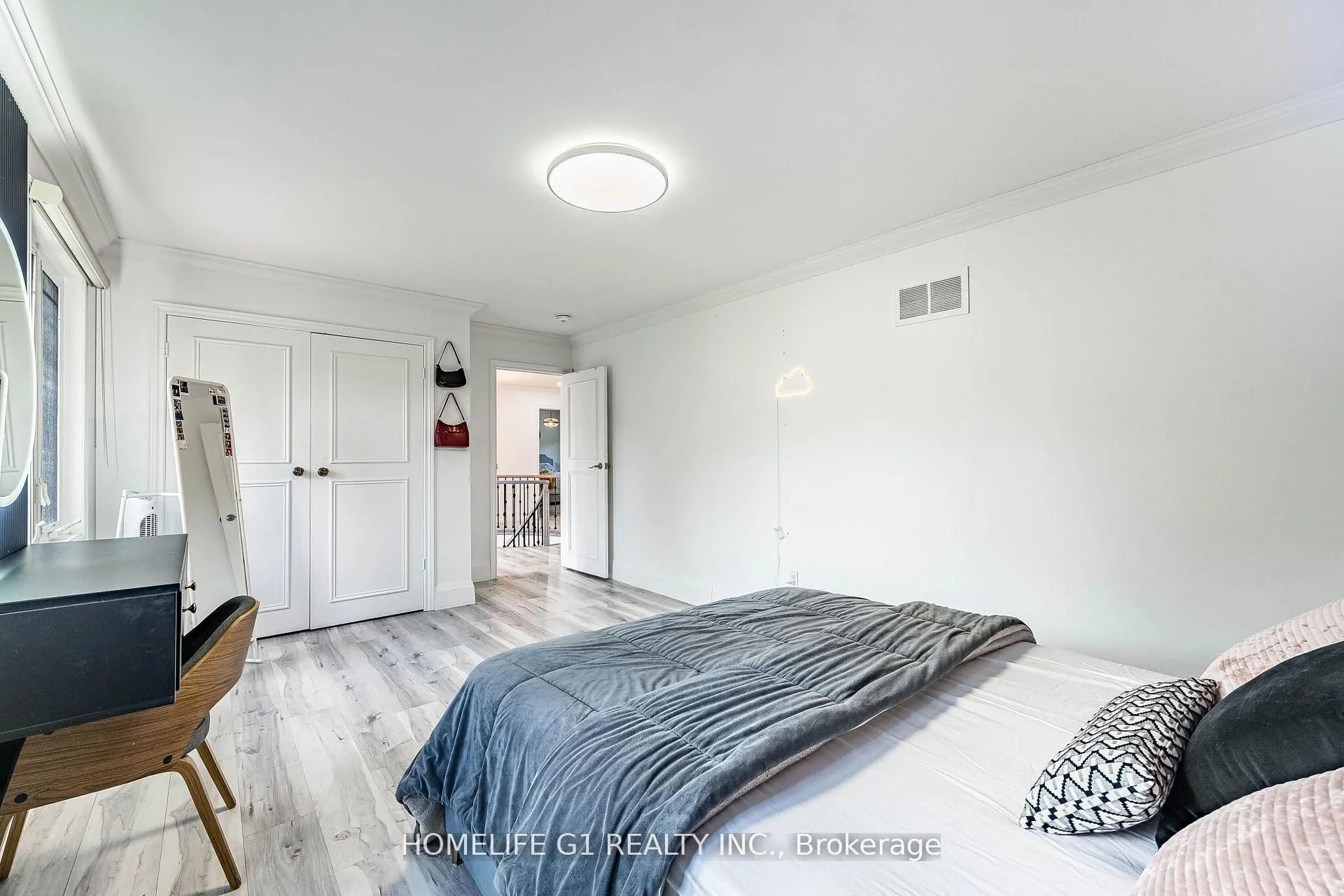 17 Crescent Hill Drive S