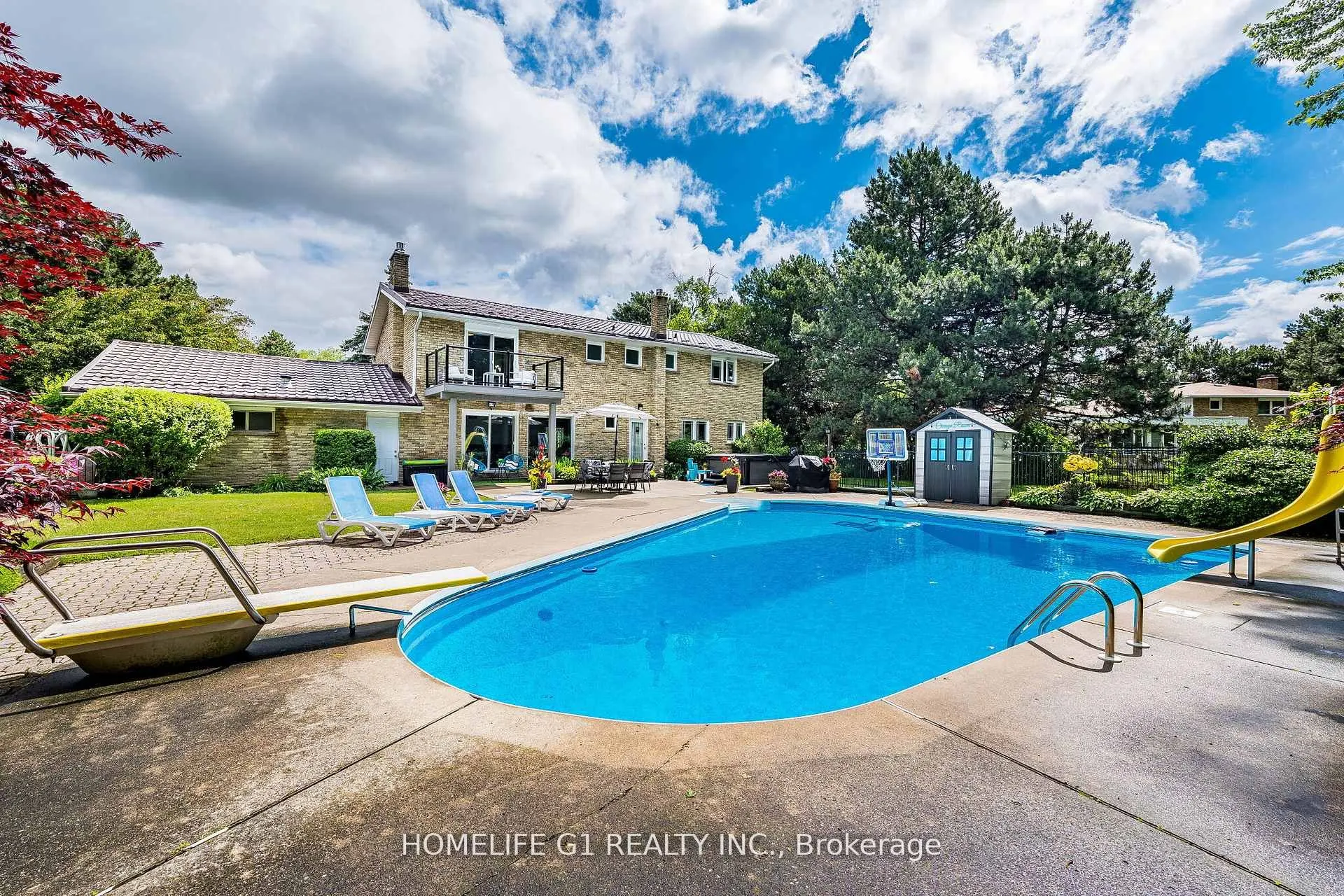 17 Crescent Hill Drive S