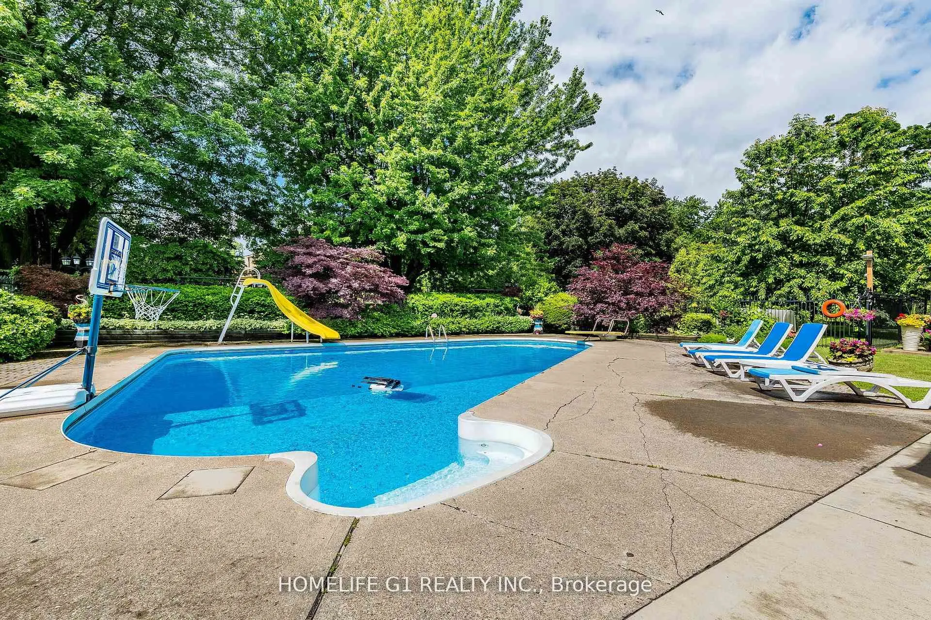 17 Crescent Hill Drive S