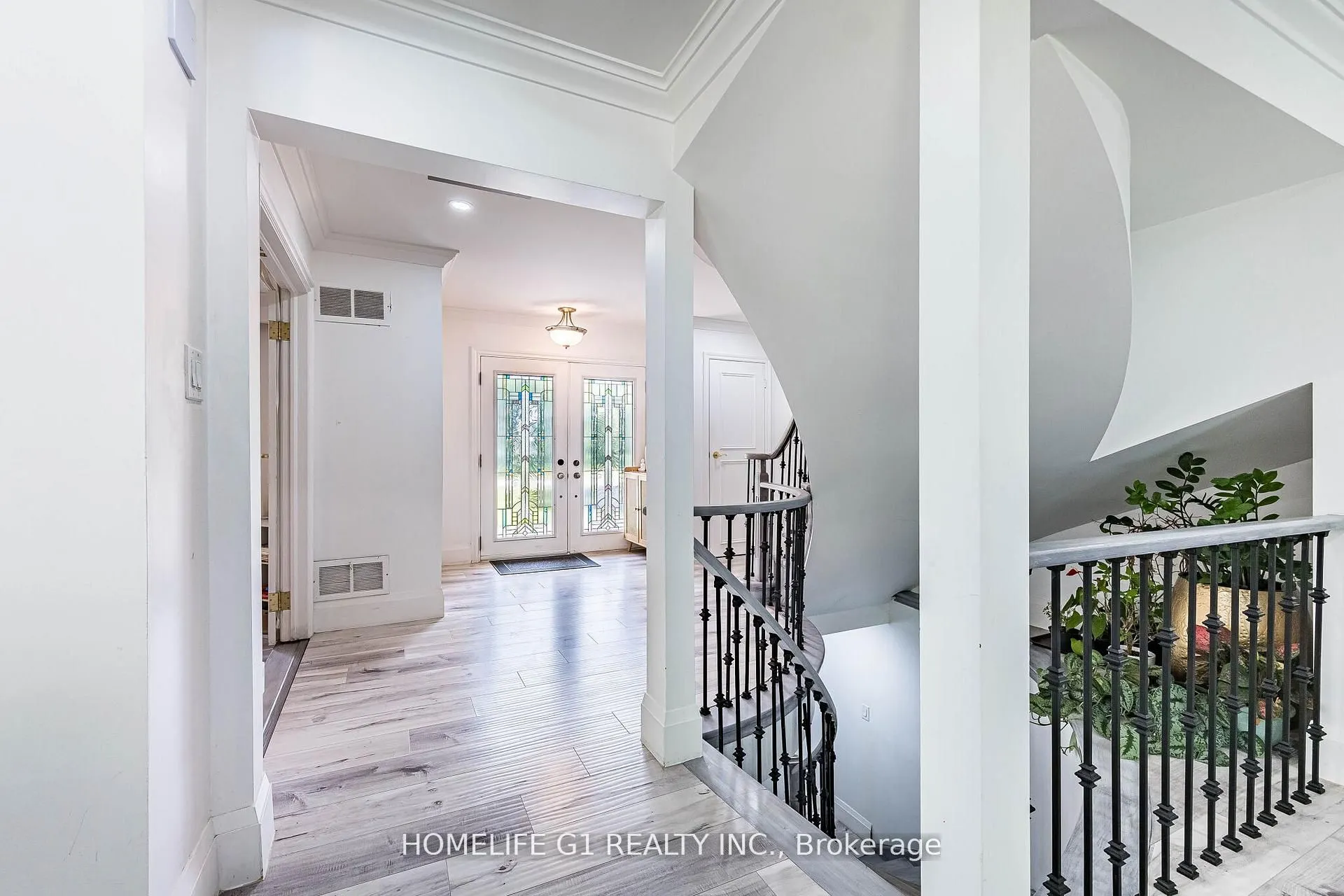 17 Crescent Hill Drive S