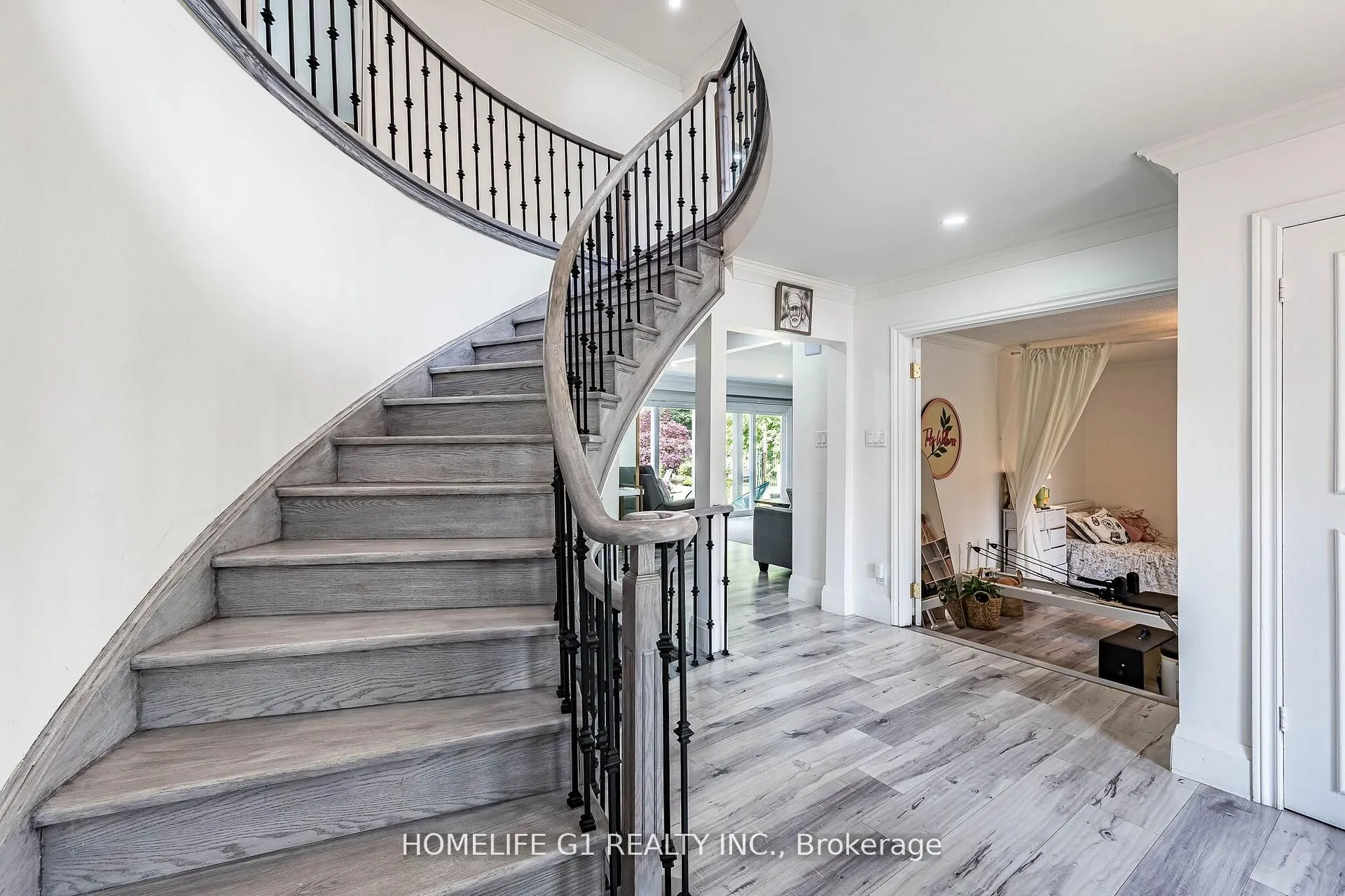 17 Crescent Hill Drive S