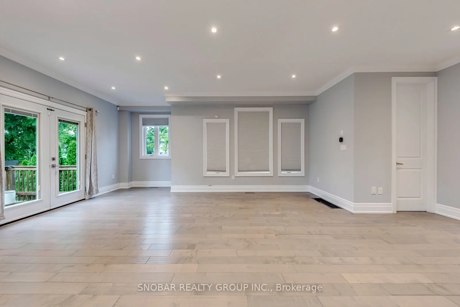1 Aura Lea Boulevard