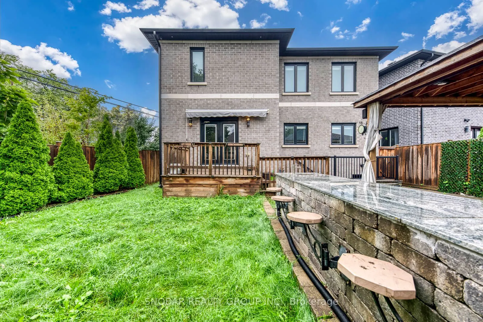 1 Aura Lea Boulevard