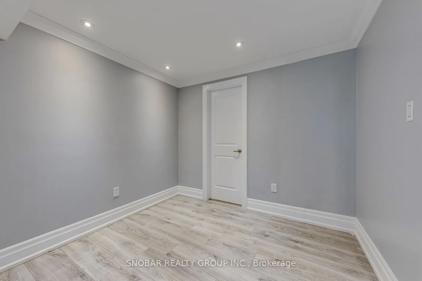 1 Aura Lea Boulevard