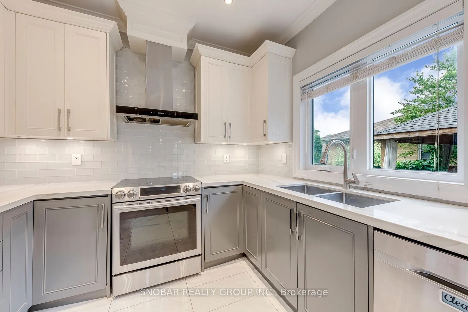 1 Aura Lea Boulevard