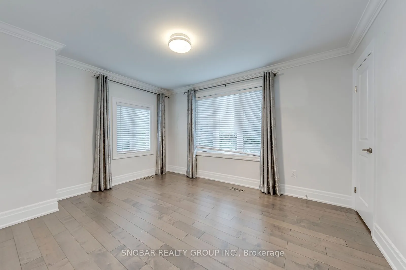 1 Aura Lea Boulevard