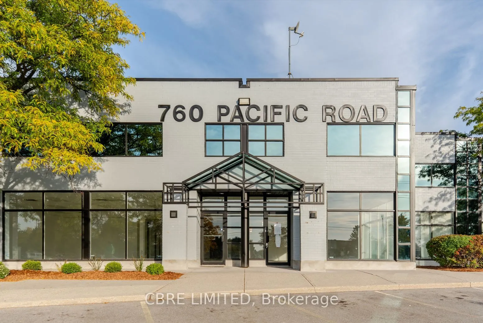 760 Pacific Road #25-27