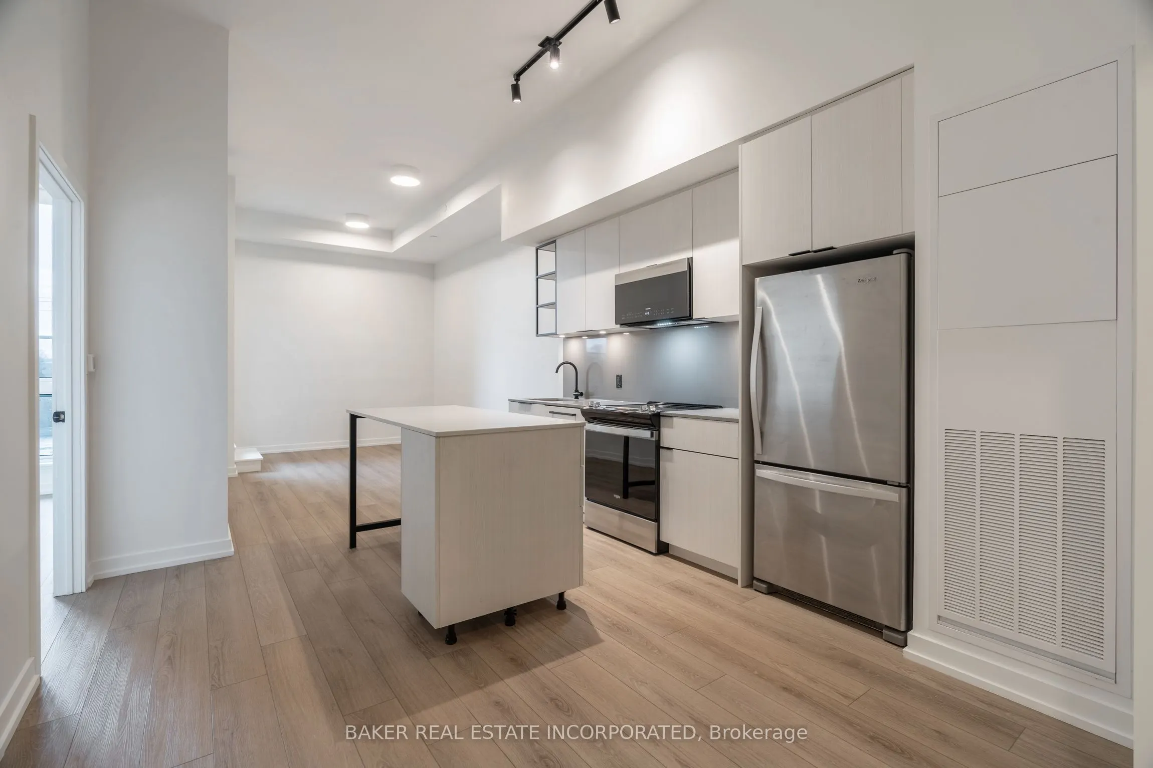 740 Dupont Street #208