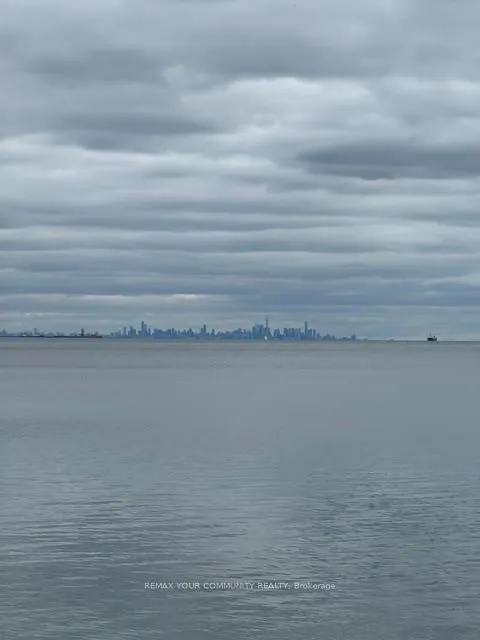 1427 Lakeshore Road W