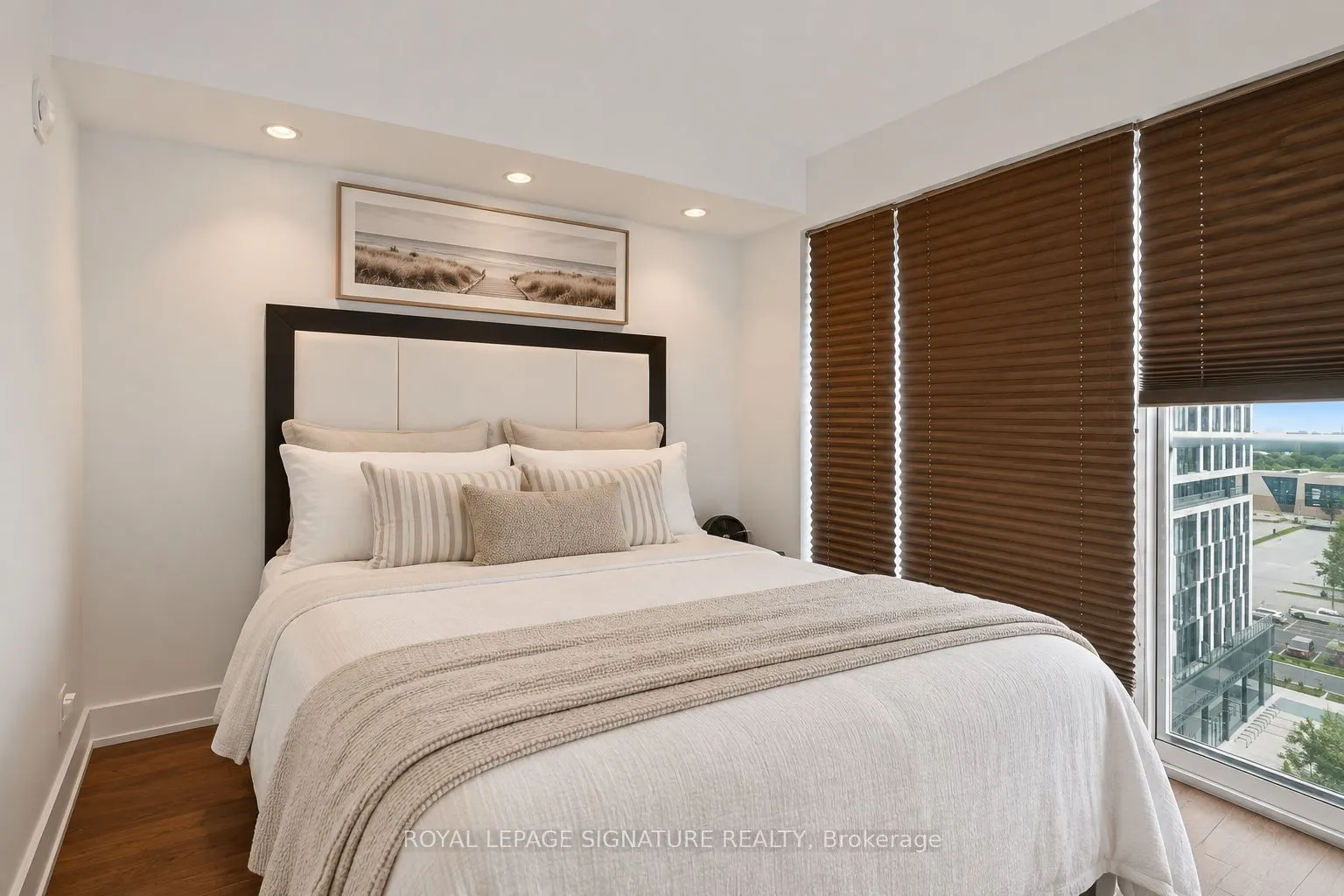 1040 The Queensway #917