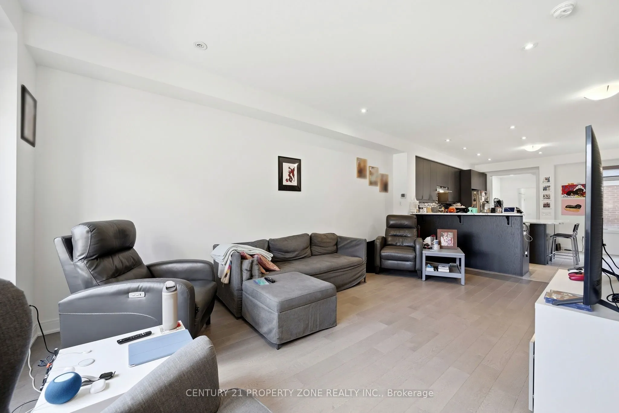100 Pearman Crescent