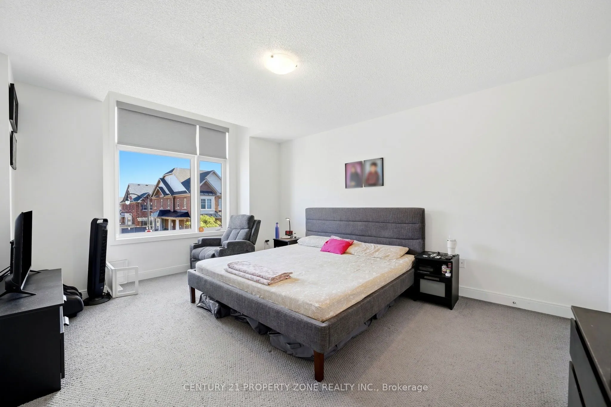 100 Pearman Crescent